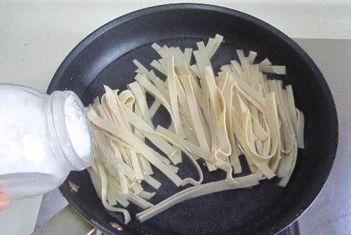 炒豆芽要加水吗 126fc99ad8b9457a847d6139e9a22a81.jpeg