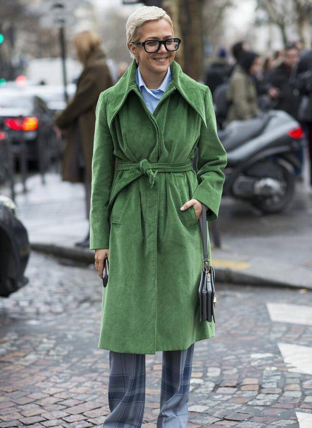 灯芯绒穿搭太高级,年年穿都不俗气,夹克西装都能穿出复古感