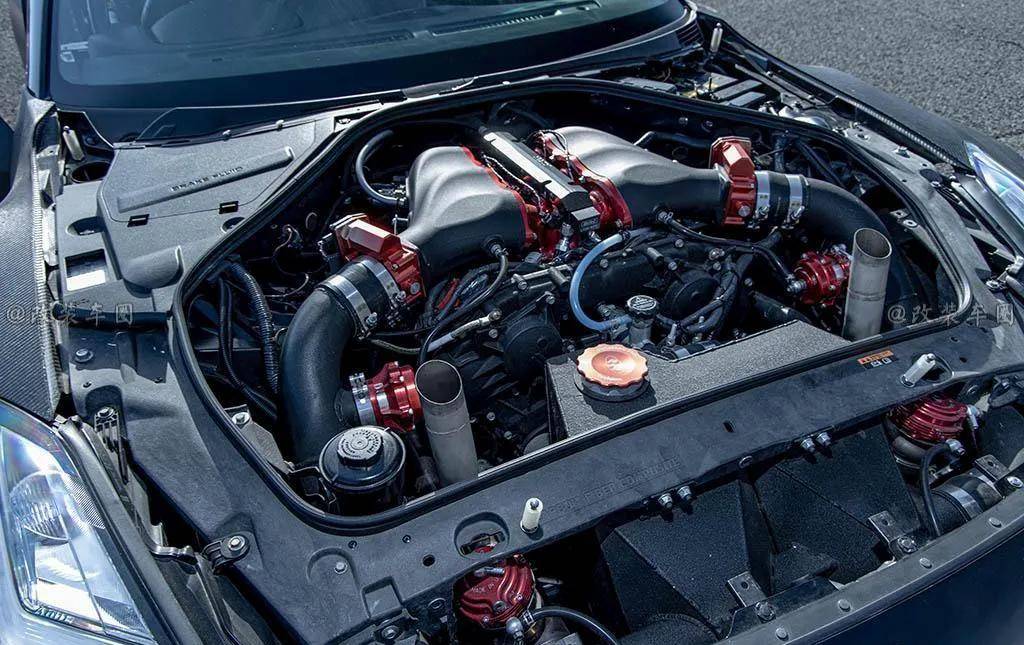 带减速伞拥有两千匹马力的gtr 04直线加速赛7秒内 这才是改装 部分