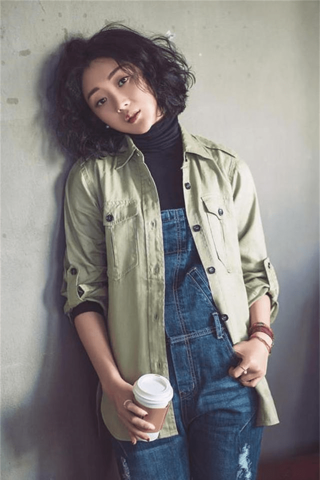 41岁张瑶不显老态,穿卫衣依旧是活力少女,状态真是太好了