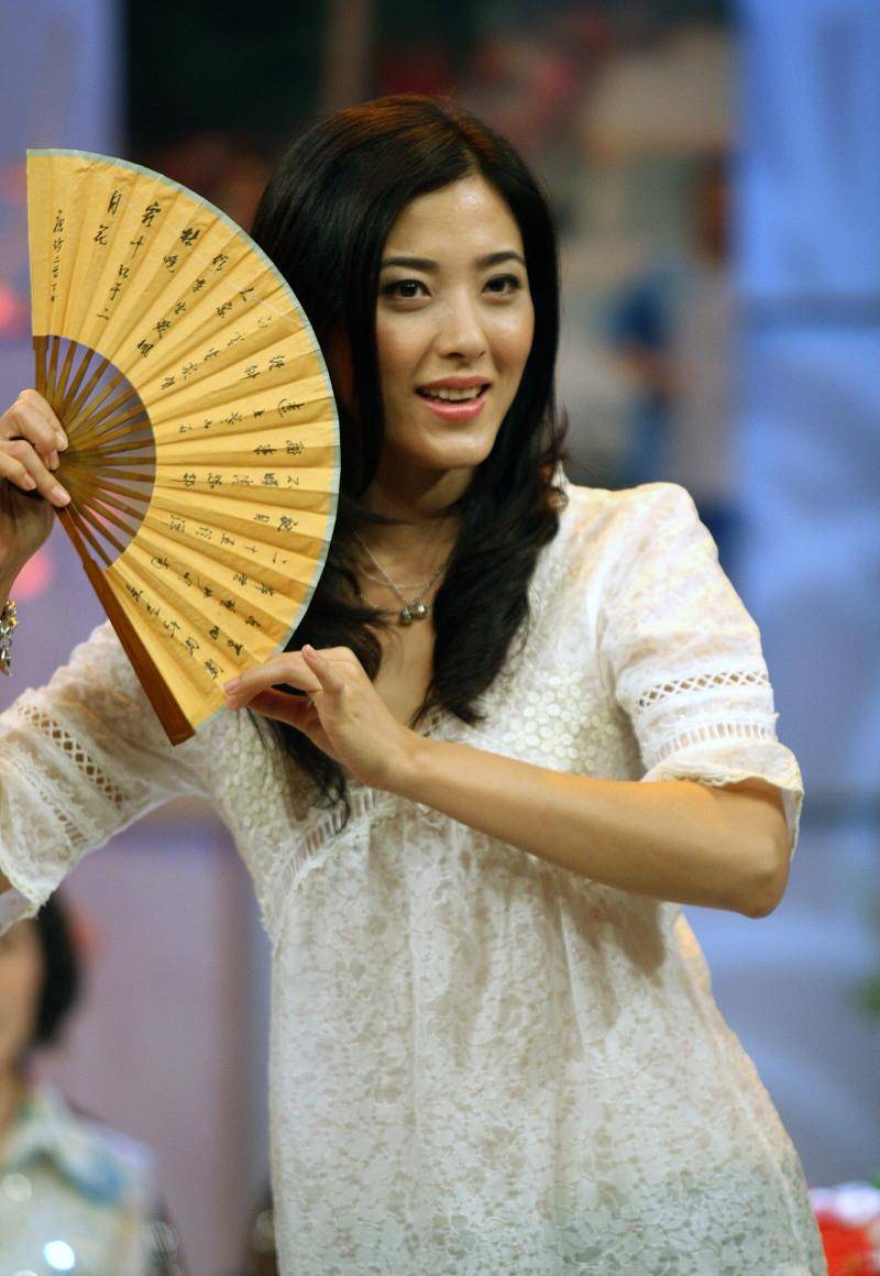 原创曾黎素颜照曝光这状态谁敢信是45岁