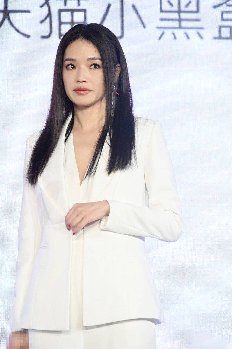 舒淇真是个性一姐!敢不要滤镜做鬼脸,一脸的褶子暴露无遗!