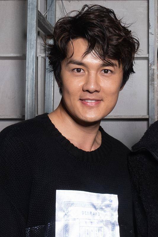 "砸家当"拍电影赔个精光_吴克群