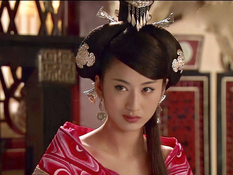 不是绝色美人，偏偏拿了“第一美人”的剧本，不觉得尴尬才怪了