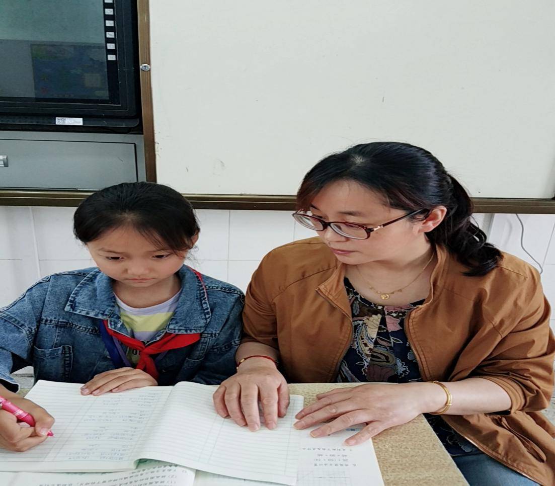 三堡中心小学加强班主任队伍建设促进学生习惯养成教育