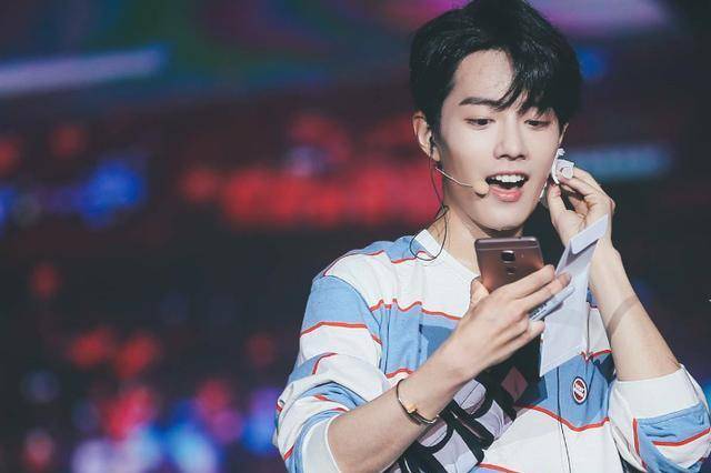 肖战综艺再爆花絮,穿吉利服还跳女团舞蹈,可惜全部一剪没!