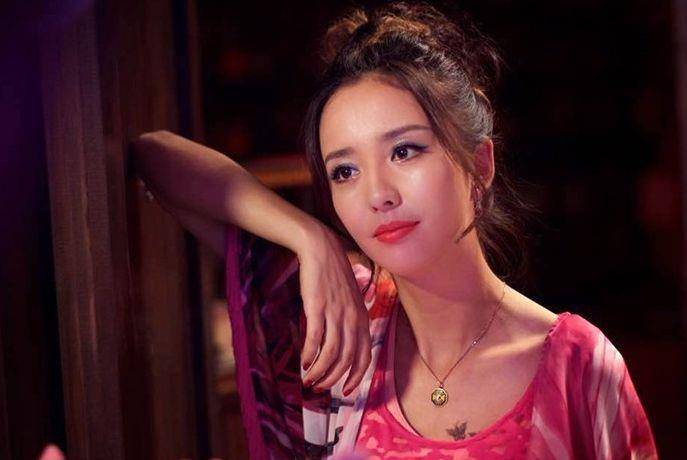 自己的老婆就是最美的姜文把周韵拍成少女他却把老婆拍成凤姐