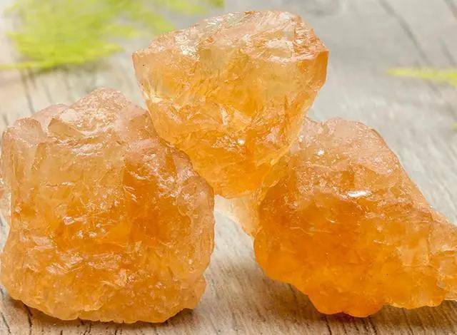 土冰糖是黄好还是白好 5386baf7bd31453ab7eab6d387bb492d.jpeg