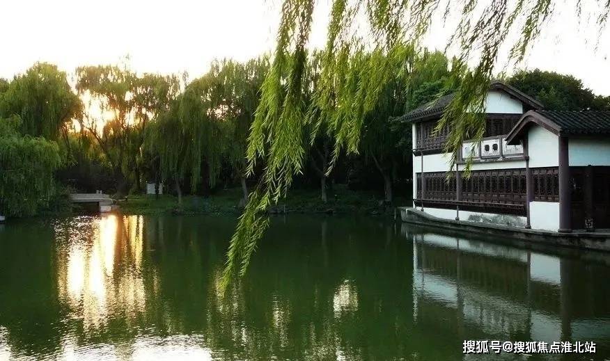 本案一路之隔的是4a级景区云野歌谣-十里水乡以上行程均在5分钟内