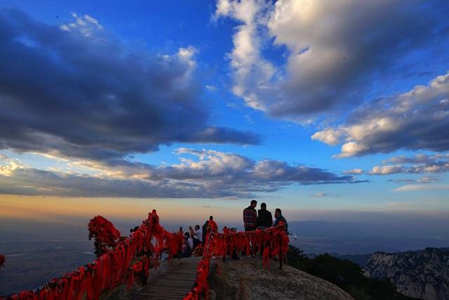 华旅集团全力保障华山五一假日旅游安全组图