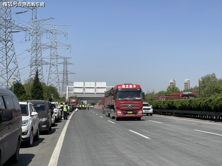 它連接京昆,連霍,福銀,包茂,滬陝等5條國高網和機場專用高速,是國家