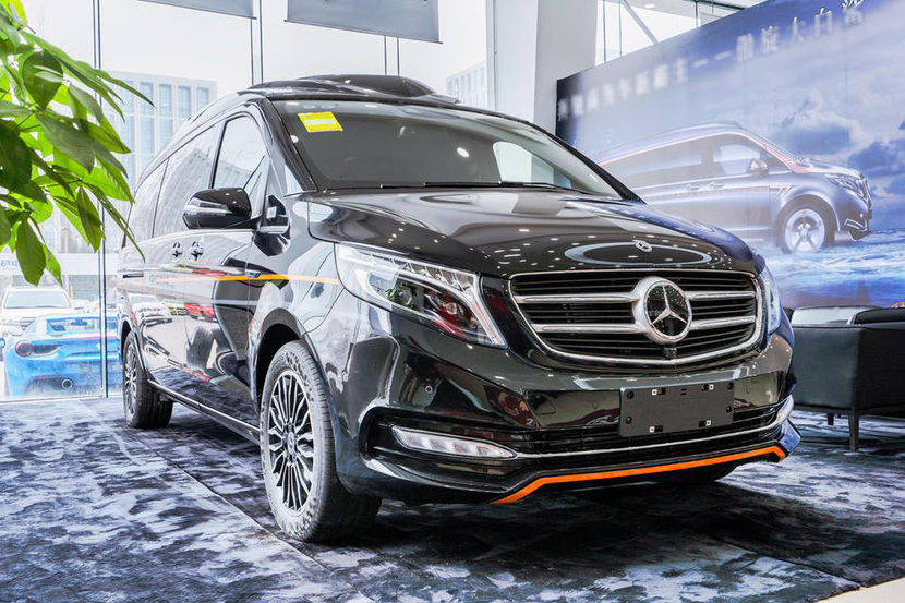 房车兄弟奔驰v260l傲旋黑紫色带来波澜壮阔的气势