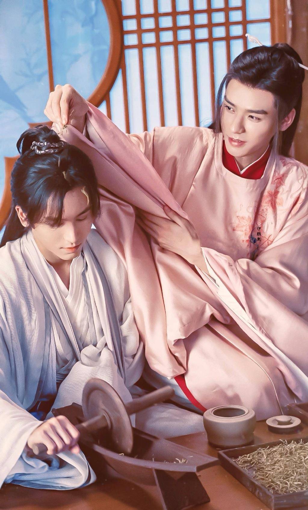 《山河令》:周子舒生长于温暖的四季山庄,家族应也是世家高门_温客