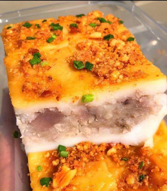 广西南宁大哥卖芋头糕,10斤1个日卖7000元,不提前预约吃不上_糕点