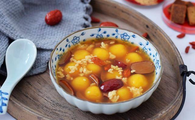 原创天天敷面膜不如喝此甜汤,补血养颜,女人再忙也要爱自己