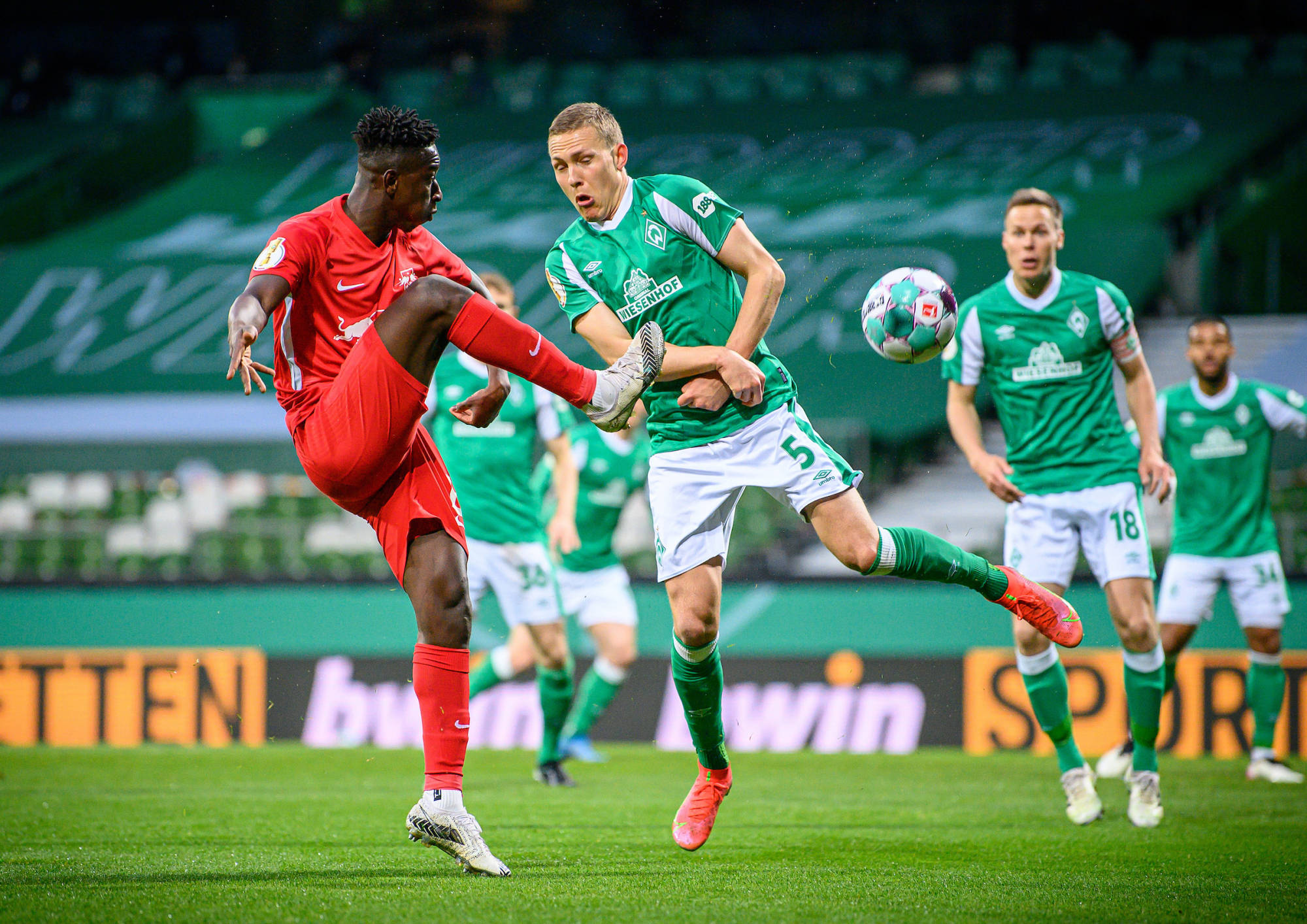 21121分钟绝杀欧冠大黑马拒绝冷门33岁少帅冲生涯首冠