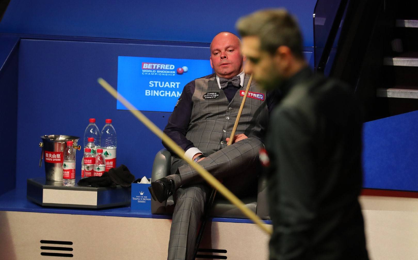 塞尔比成全民公敌宾汉姆斥责他故意拖时间球员投票站队抵制