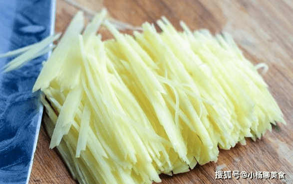 原创
爱吃土豆丝的注意了,学会这1招,味道不比饭店差,清脆又爽口!