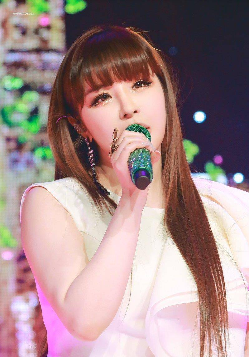 被罚款仍拒绝道歉lisa有实力又好看,怎么就被yg当成伴舞一样对待,心疼