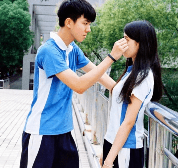 原创学校容易早恋的高危女生深受男同学的喜爱并非因为颜值高