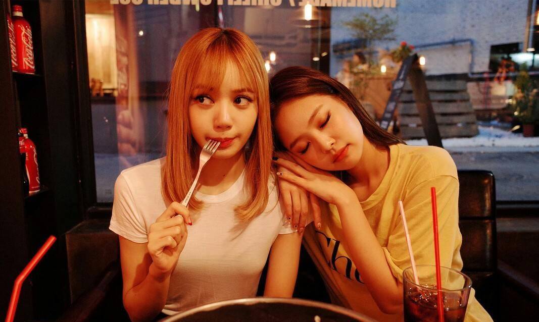 lisa和jennie塑料姐妹花有实锤了blackpink全员上热搜的一天