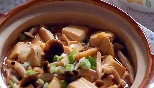 美食推荐:虾球茄子煲,蟹味菇豆腐煲,砂锅方竹笋,椒香秋葵做法