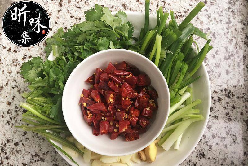 炒肉丝需要放花椒吗 a56b631d46e84ce280c3ef4ff77d5364.jpeg