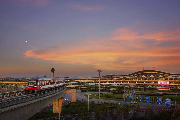 距长沙不远,紧邻株洲衡阳.