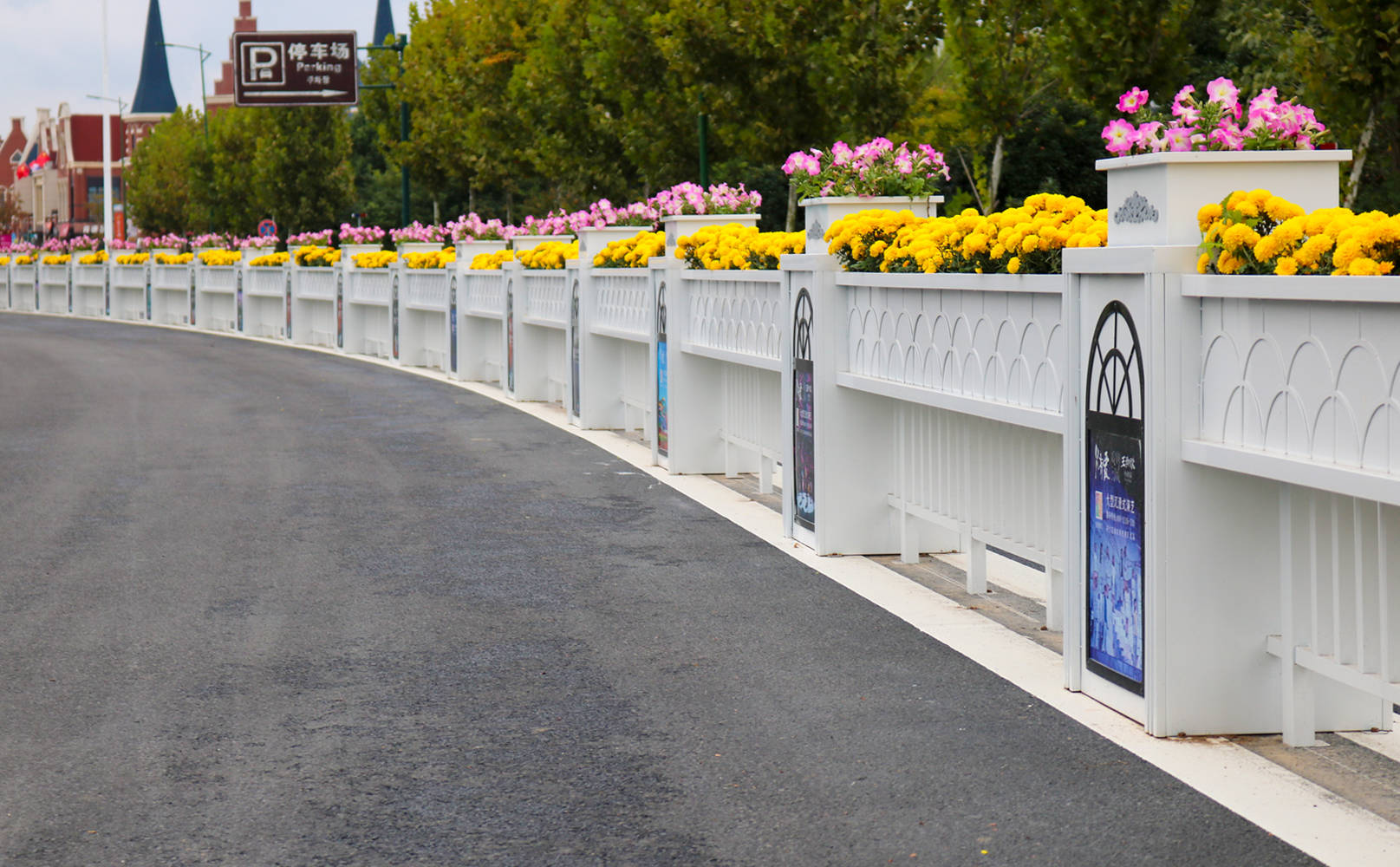 绿化花箱在城市道路中发挥什么作用?