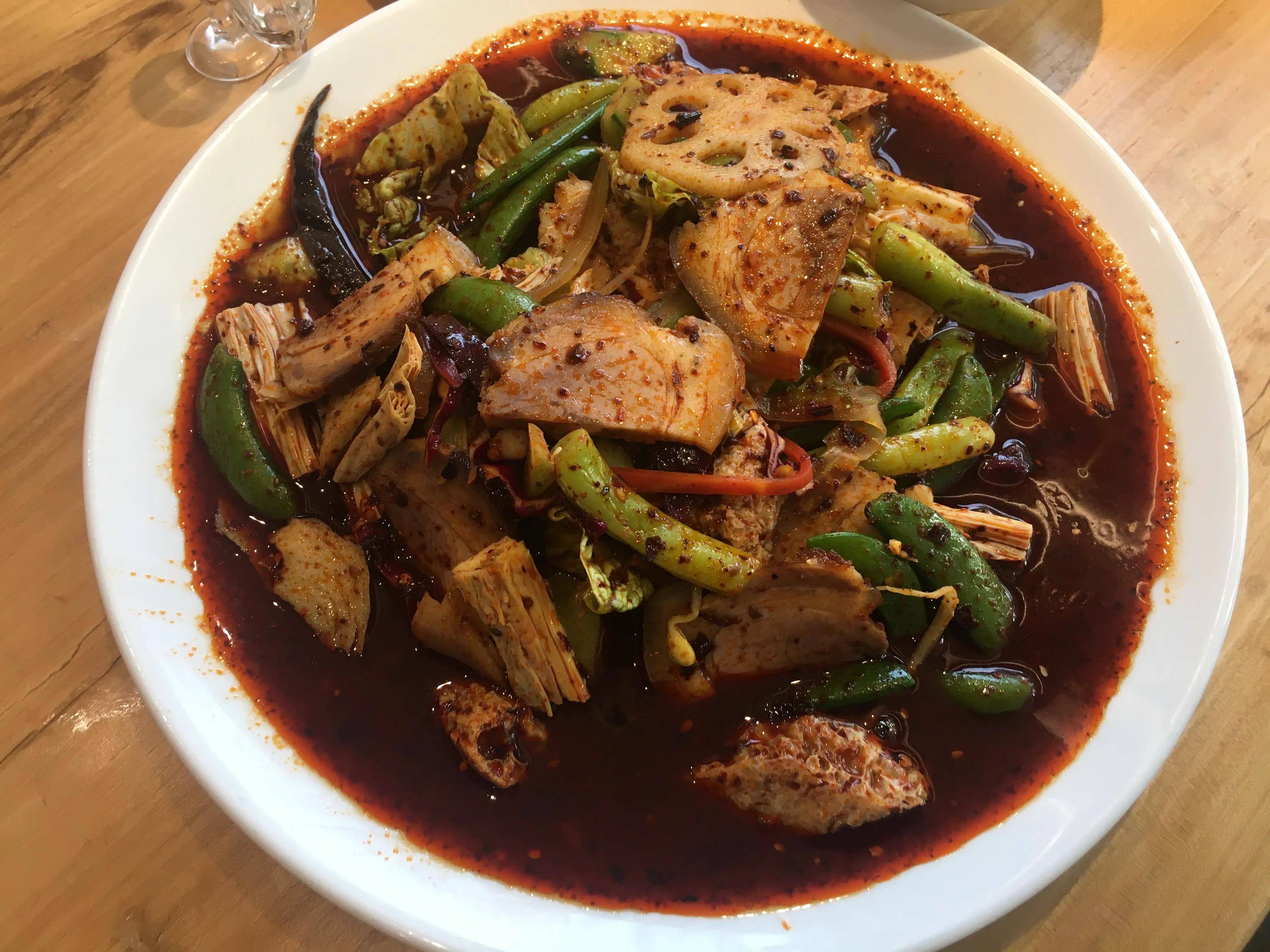 乾州四宝香飘古城西安豆腐脑酸汤面酱辣子引人垂涎