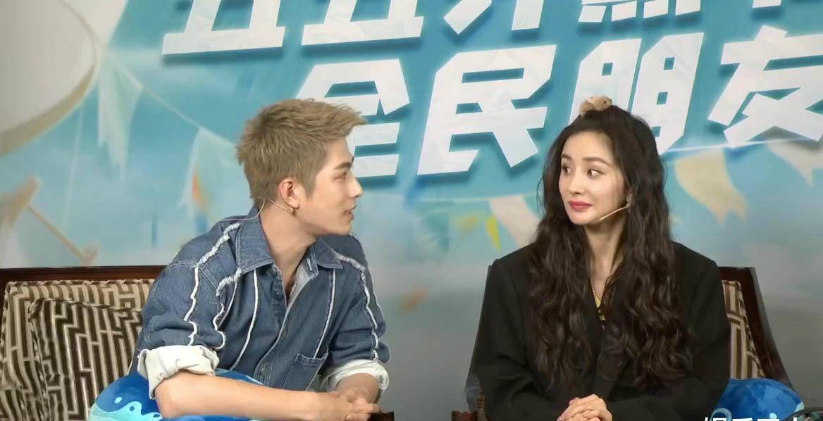 杨幂王者荣耀直播,游戏id打我就哭头像更逗,夸李现打野厉害并透露秘诀