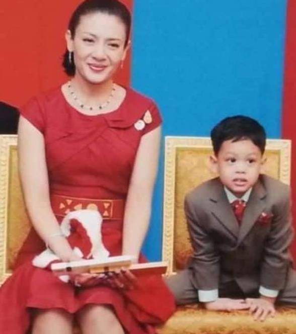 提帮功小时候好机灵,在西拉米身边一切正常,被苏提达养成铁憨憨