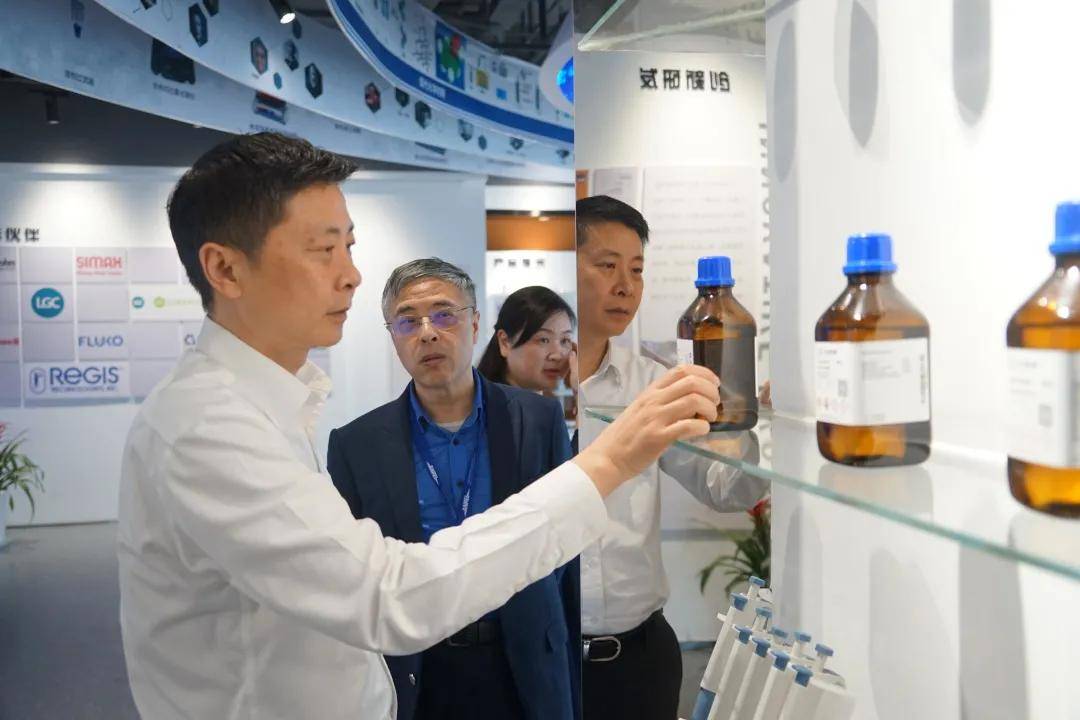 松江区市场监督管理局党组书记局长陆峰一行莅临安谱开展企业大体检