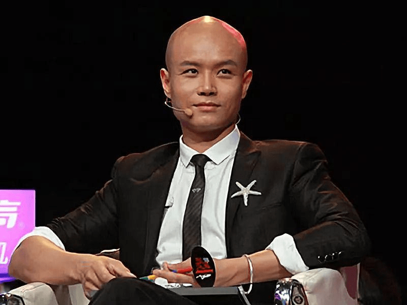 乐嘉从金牌主持到街头卖艺如今出家为僧他到底错在哪里