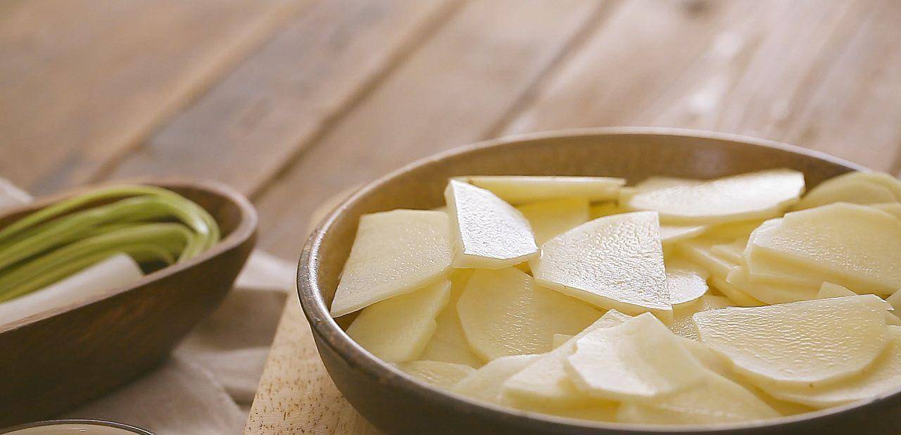 土豆片消除奶结的原理 土豆敷奶正确做法