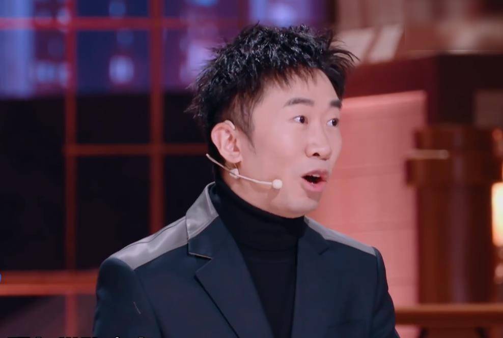 《火星情报局》:敖犬曾带头谈恋爱,老板崩溃后还被他打动_安迪哥