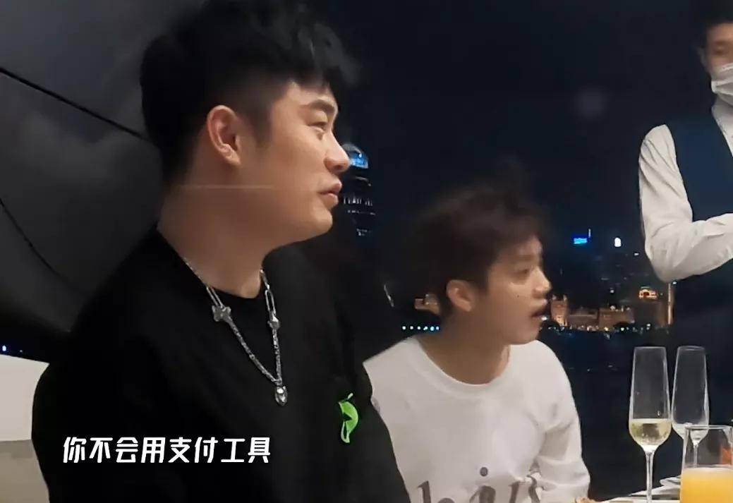 手机|当明星会丧失多少生活技能？有人不会用手机支付，有人不会洗菜