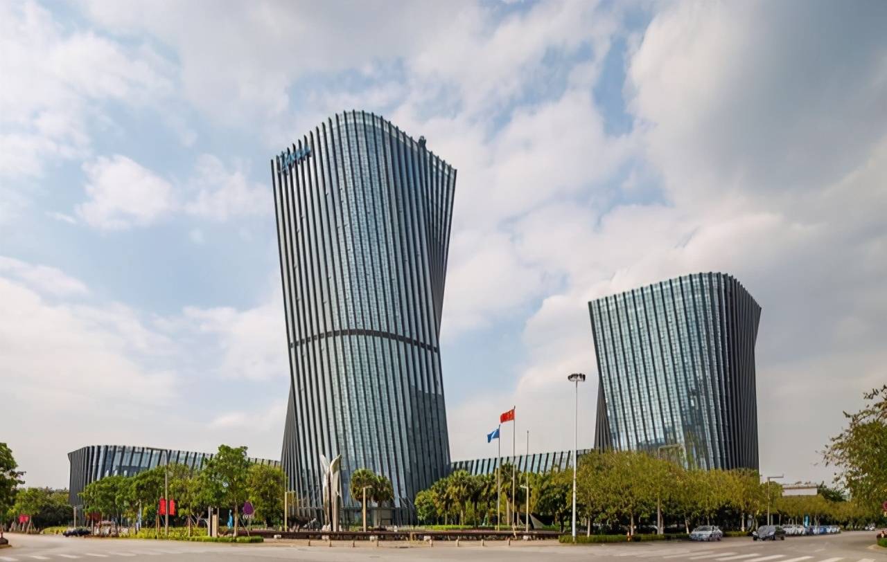 普普通通一个工业小镇,却诞生2家世界500强,累计营收达7255亿