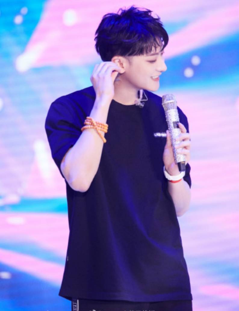 黄子韬生日发歌新歌越界上线酷狗诠释一场跨越边界的谈话