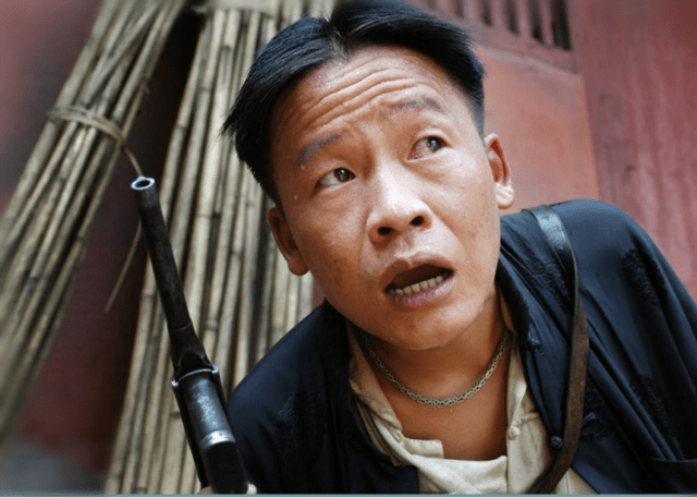 都市电视剧《看万山红遍》中,潘宏梁扮演一名普通的汞矿工人黄大跃