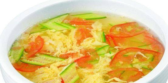 做法:1, 西红柿洗净切块,黄瓜洗净切片,鸡蛋打匀.