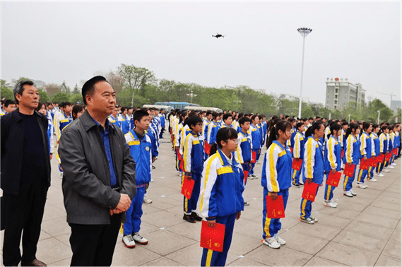 泗縣教育工委書記,教體局長孫志遠帶領中小學校長,泗州實驗學校師生