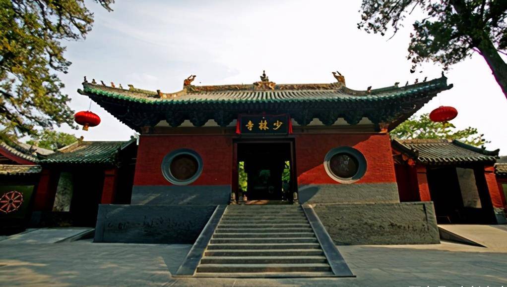 释德根的几位师兄弟看到这副对联大怒不已,他们身处的时代,中国传统