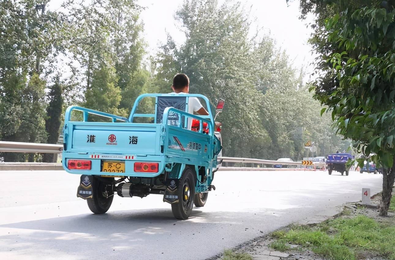 原创电动三轮车能不能进城被讨论限行三轮车城市交通就不堵了吗