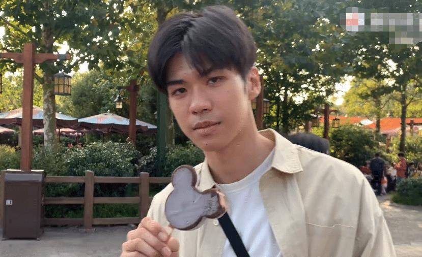 原创男实习生去游乐园,离开了《offer2》美颜,真实颜值一望而知