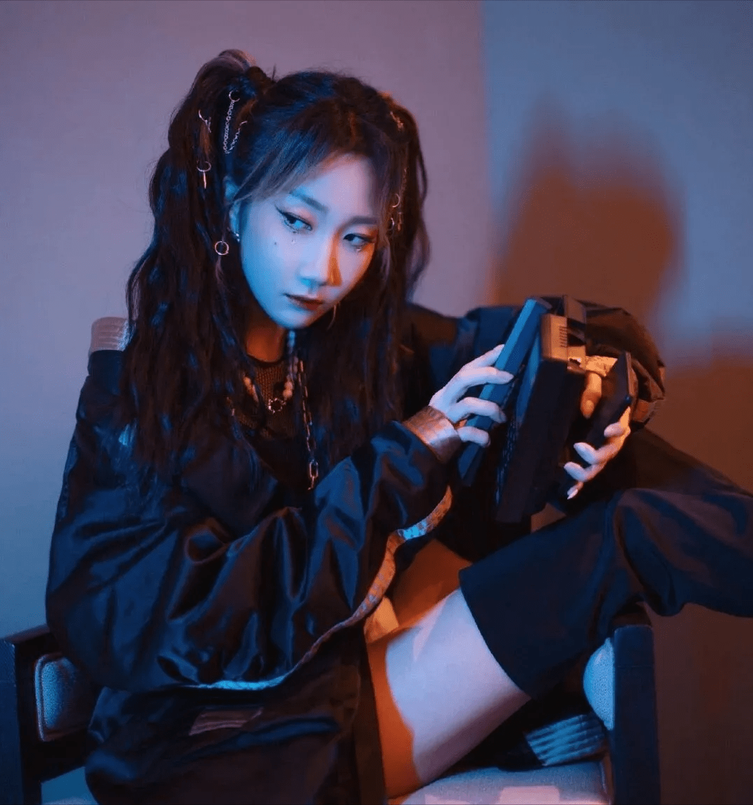 乃万自己都不知道这番话的意义吧?那她也不知道网暴素人的后果吗