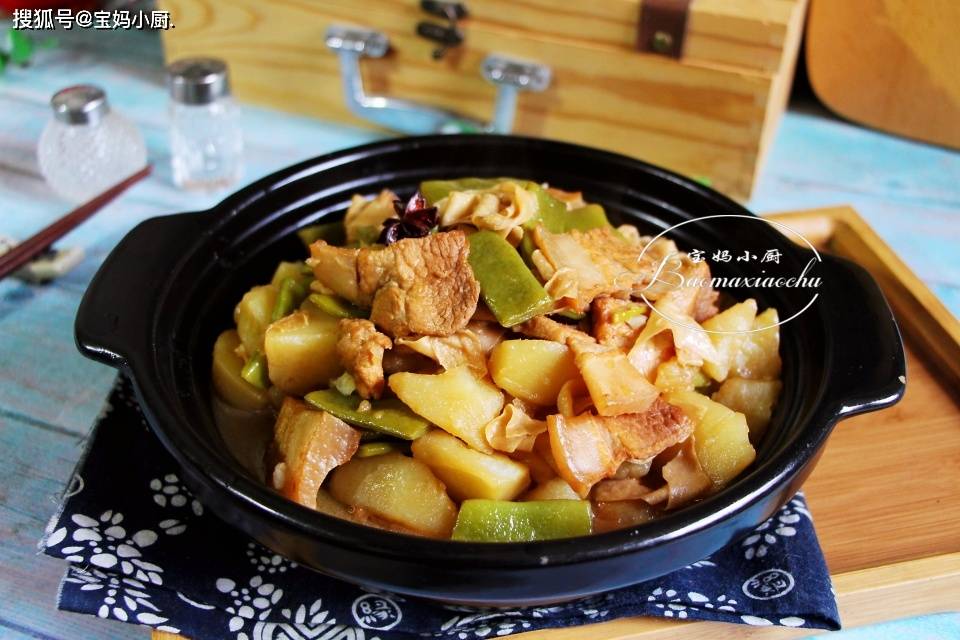 原创
春天干燥多吃这道菜,有肉有菜还有汤,一道菜吃全家,不上火营养多