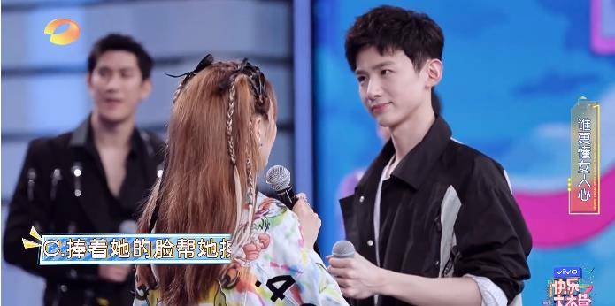 快本彻底将偶像剧搬入现实!白敬亭张雨绮上演摸脸杀,这也太好嗑