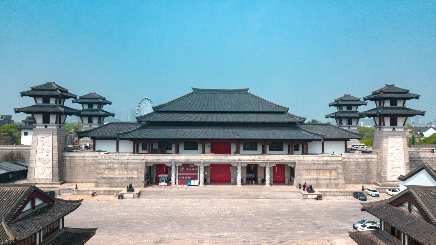 武進博物館位於春秋淹城旅遊區,淹城仿古街文化街.