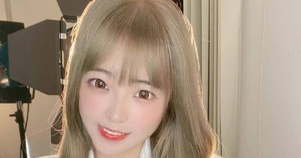 网红郝一点风格大变萝莉小娇妻秒变红唇御姐风网友爱了